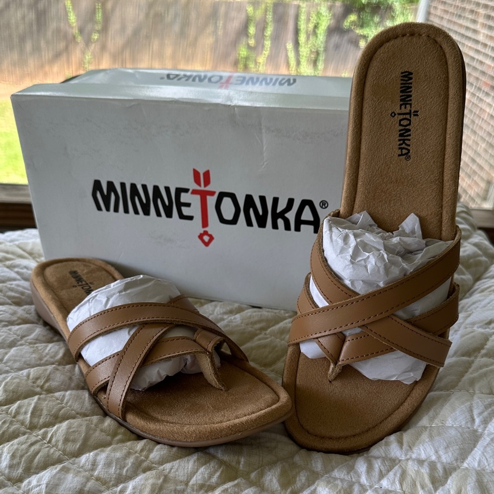 Minnetonka Women's Crisscross Sandals 10N